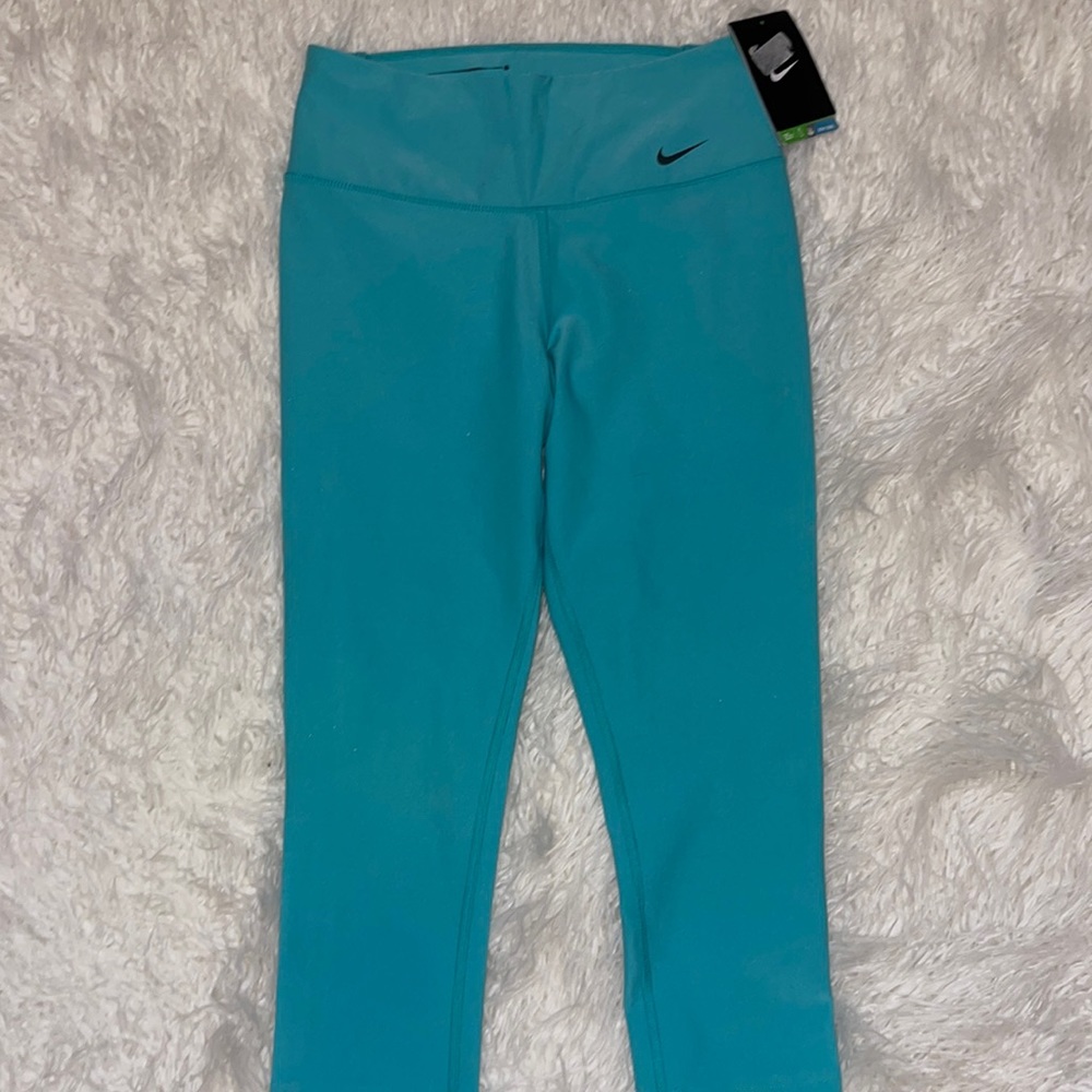 Nike NWT XS crop